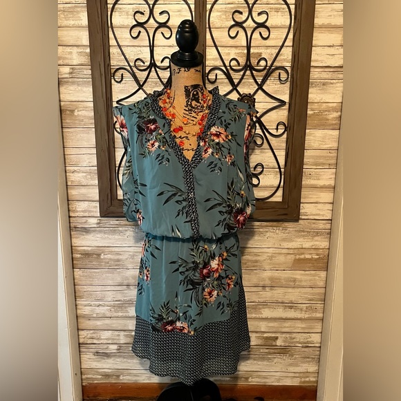 DR2 Dresses & Skirts - DR2 Teal Floral Dress with Black Accents